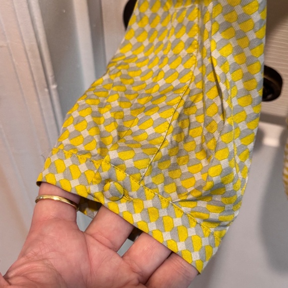Woman's Silk Pattern Blouse, Yellow & Gray, Size 16R - Picture 5 of 10